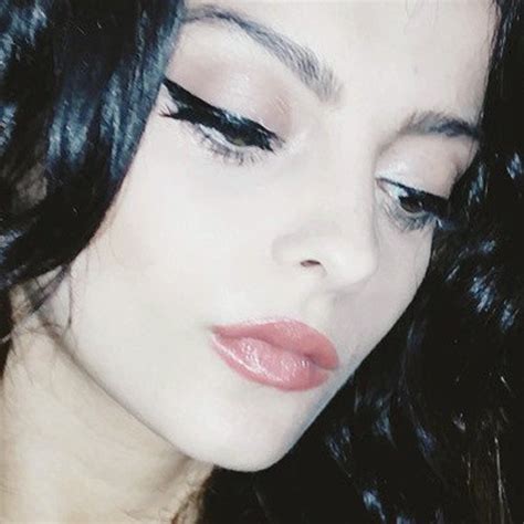 Her mom, bukurije rexha (née isai) was born in the u.s. Bebe Rexha's Makeup Photos & Products | Steal Her Style