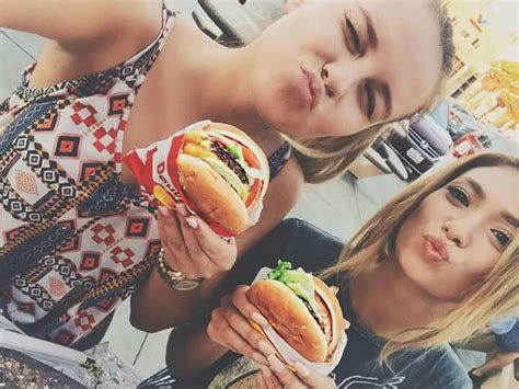 Последние твиты от paola maria sammarini (@paola_sammarini). Dagibee & Paola Maria #burger | Dagi bee, Deutsche ...