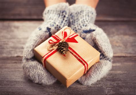Amazon has hundreds of unique christmas gift ideas for her. 5 Stunning Christmas Gifts for Her | Noble Portrait