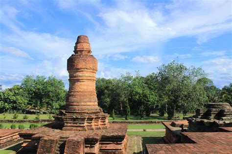 Objek yang dibicarakan dalam bacaan adalah. Candi Muara Takus, Pesona Wisata Sejarah di Bumi Lancang ...