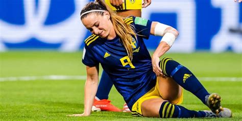 Klubblag och landslag landslag, serier och cuper. Asllani opererad - missar första delen av EM-kvalsamlingen ...