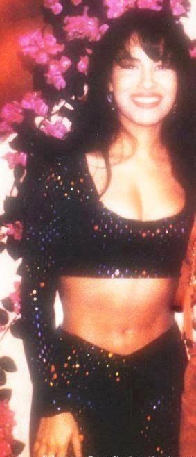 Quintanilla wore 32c bra size and weighed 127 pounds. Pin by Sophia Saucedo on ♥♡Selena Quintanilla Perez♥ ...