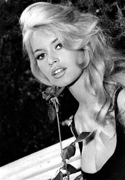28 eylül 1934 tarihinde paris'de zengin bir sanayicinin kızı olarak doğmuştur. Brigitte Bardot sa taille son poids, combien mesure cette star