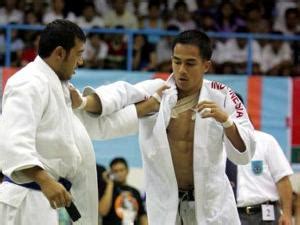 Ayah tiga anak itu bahkan berhasil meraih satu medali emas di kejuaraan judo asia tenggara 1999 dan satu medali perak di. Hottie of The Week 4-Joe Taslim | A Class All My Own