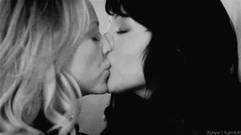 Lesbea so sensual and erotic. The Calzona Thread