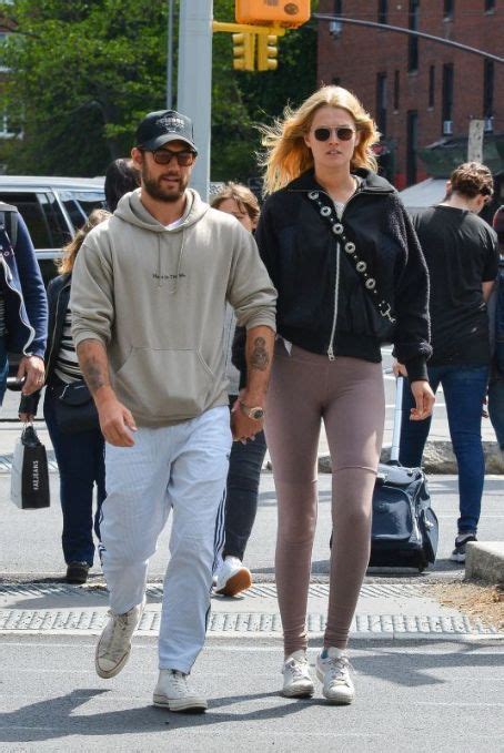 'magic mike' star alex pettyfer engaged to toni garrn. Toni Garrn and Alex Pettyfer - Dating, Gossip, News, Photos