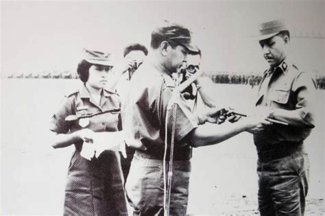 Beliau merupakan purna jendral tni yang pernah menjabat sebagai wakil presiden indonesia yang ke empat. Umar Wirahadikusumah Pimpin Operasi Lawan Pembunuh Jenderal