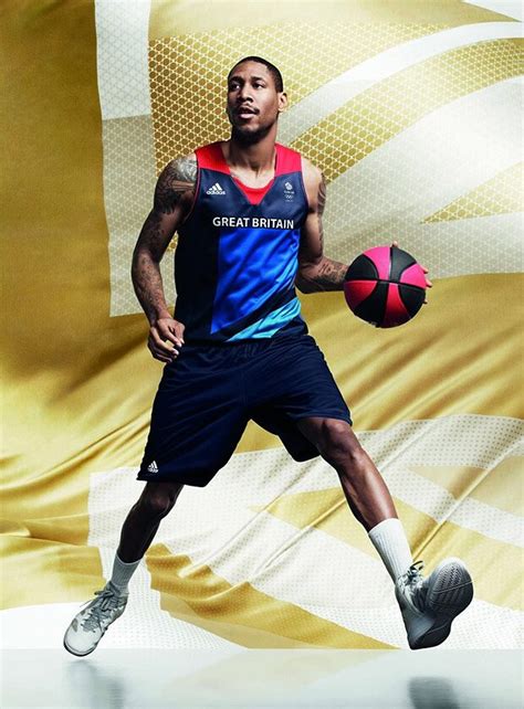 22 090 635 · обсуждают: Team GB kit for London 2012 Olympics: in pictures - Telegraph