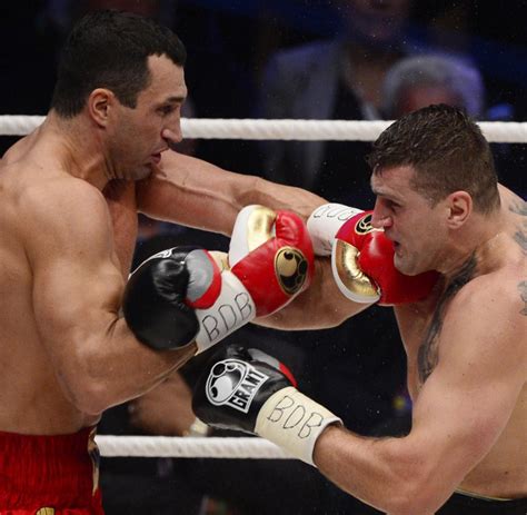 Klitschko (l.) dominierte vom ersten rington an das geschehen. Box-Weltmeister: Wladimir Klitschko geht nach ...