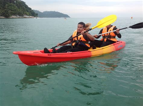 Pulau pangkor juga merupakan sebuah pulau tropika yang menawan dan memiliki beberapa tempat tarikan pelancong yang menarik. Berkayak di Pulau Pangkor - Catatan Perjalanan