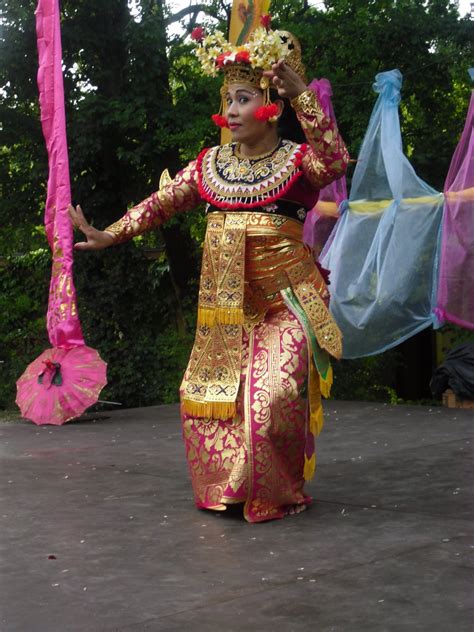 Zum tod von prinz philip. BALI PUSPA - Legong Keraton