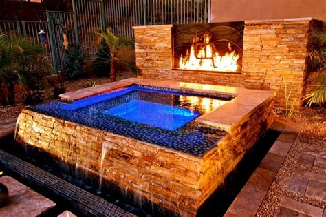 Lodge+ è una spa idromassaggio jacuzzi® dedicata ai villaggi turistici, agriturismi, campings & glampings, hotels: stunning backyard hot tub with water fall | Hot tub ...