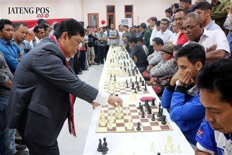 Mulai mengenal catur dan menjadi grand master bagi kebanyakan orang, catur mungkin cuma kegiatan mengisi waktu luang. Indonesia Krisis Grandmaster Catur ! - Jateng Pos