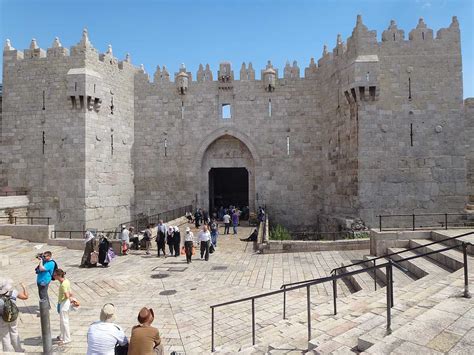 Yerusaghemi hin k'aghak') erstreckt sich auf einer fläche von knapp 1 km². Jerusalem | Sehenswürdigkeiten Israel Altstadt Damaskustor ...