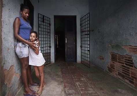 O fortaleza é um dos clubes que se une à central única das favelas (cufa) para participar da presente há mais de 20 anos nas favelas brasileiras, promovendo atividades nas áreas de educação. Favelas of Forteleza in the picture