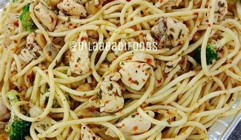 Spaghetti aglio e olio is a traditional italian pasta dish from naples. Chicken Aglio Olio,Resipi Lain Sikit Dari Biasa. Anak ...