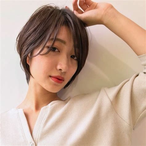 最新 丸顔 太ってる 髪型 - ヘアスタイル画像
