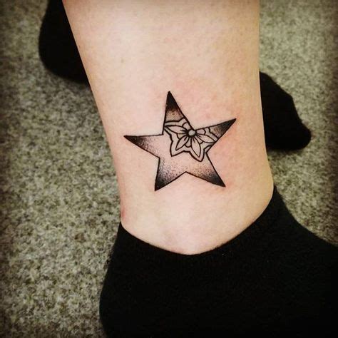 Gambar motif tato punggung keren adalah yang paling sering diciptakan oleh para pelukis tato. Tato Di Punggung Simple Cowok - Doni Gambar