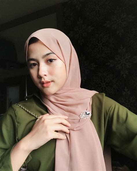 Yuk, intip gaya cantik kesha ratuliu dengan. 6 Pesona Sekar Akay, Selebgram Cantik Berhijab - Memora