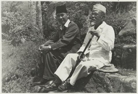 Pada hari pahlawan, ada beberapa nama yang sering mencuat ke publik salah satunya agus salim. Indonesia Zaman Doeloe: Soekarno dan Haji Agus Salim di ...