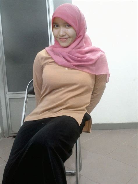 See a recent post on tumblr from @cntik about jilbab. Jilbab Ciuman Hot : Gallery Foto Artis: Dewasa Ngentot ...