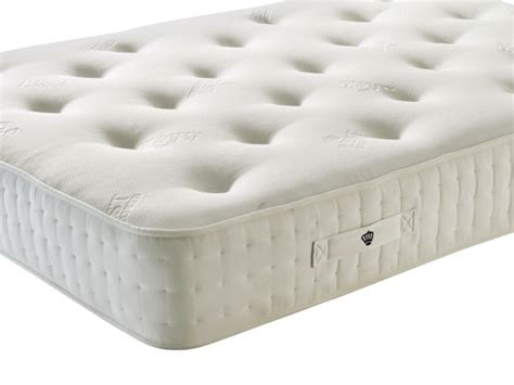 All the mattresses have the 800 series pocketed coil innerspring system, a dual cool cover which is a feature that's also included on. 4ft6 Double Rest Assured Harewood Memory Pocket 800 ...