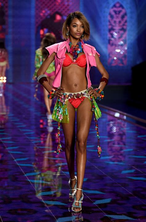 A lawyer is given the mission of revitalising a bankrupt zoo that has no animals. JOURDAN DUNN at 2014 Victoria's Secret Show in London ...