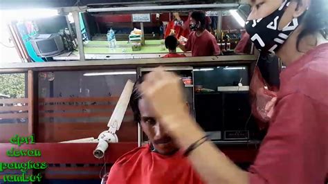 Caranya mudah sekali, ambil sedikit belahan rambut dan gulungkan sehingga bawah. CARA POTONG RAMBUT dengan JEPITAN JARI dan GUNTING - YouTube