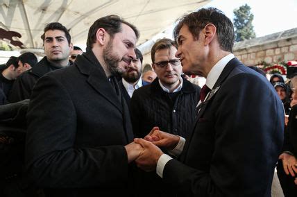 Sağlık bakanı fahrettin koca, i̇stanbul'da katıldığı cenaze töreni ile ilgili bir açıklama yaptı. Dr. Mehmet Öz'ün babası son yolculuğuna uğurlandı | Gündem ...