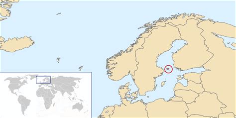 Paddeln auf kajaktour zwischen den schären der alandinseln. Aland Inseln Karte