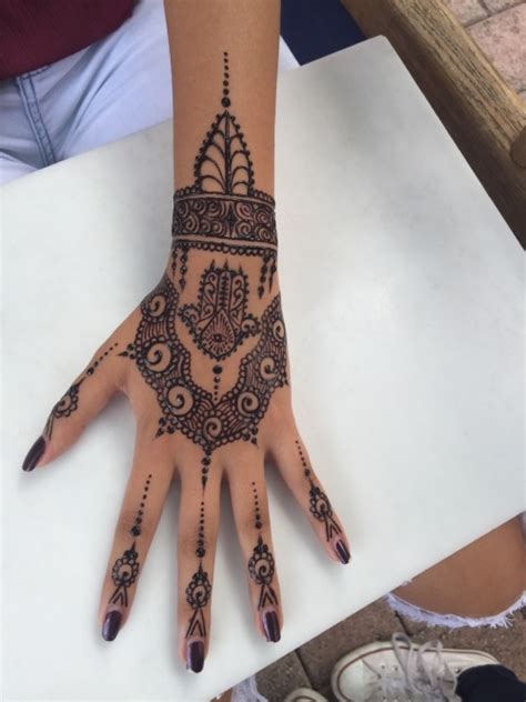 Recreate this or try two patterns of your own. henna-design | Tumblr