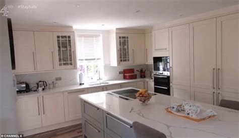 Grey is such a versatile shade that it can work against a huge variety of other colour ideas, whether on the walls, worktops or other cabinets and drawers. Inside Strictly judge Shirley Ballas' swish London home ...