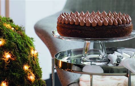 Per prepararla versate in una ciotola dei tuorli d'uovo assieme. Ricetta Torta al cioccolato con crema al caffé - Le ...