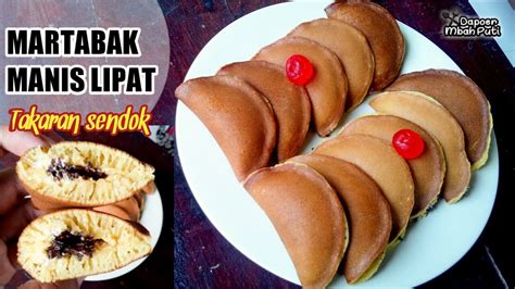 Moms dan sis sudah pernah mencoba membuat martabak sendiri di rumah belum? Resep Mudah Martabak Manis Lipat Teflon | Takaran Sendok ...