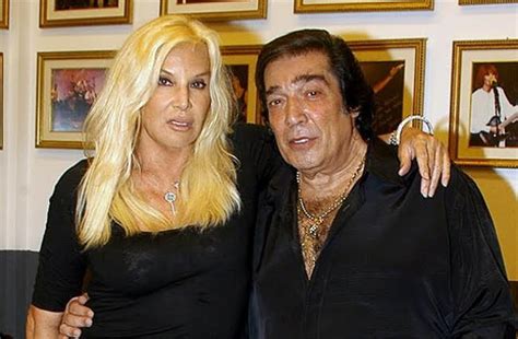 La diva argentina fue pareja del artista durante un breve periodo, pero más allá de eso, también se convirtió en una de sus grandes amigas. CACHO CASTAÑA: CACHO CASTAÑA CON SUSANA GIMENEZ