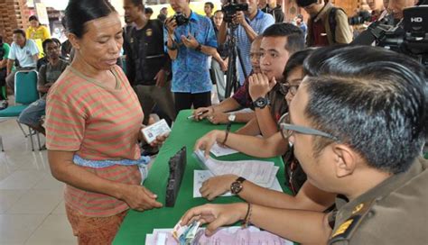 Translation of sampah in english. NUSABALI.com - Buang Sampah Sembarangan, Diganjar Rp 1 Juta