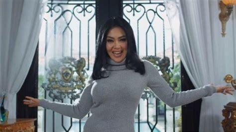 Syahrini merilis album perdana my lovely pada tahun 2008. Rubbing 18 Syahrini - Небольшая подборка сливов / 18+. - Kureru Wallpaper
