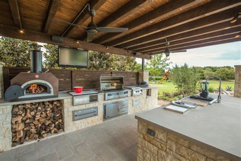 A covered outdoor kitchen truly takes indoor living convenience into the great outdoors. 30+ Outdoor Kitchen Designs, Ideas | Design Trends ...