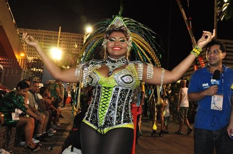 Pela primeira vez, gaby e monobloco estão juntos para convidar todo mundo a cantar e torcer pelo brasil. EGO - Gaby Amarantos estreia no carnaval em desfile da ...