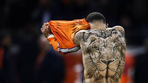 Depay has been more effective in ligue 1 this year than neymar or kylian mbappé but his mentality memphis depay has been dropped by louis van gaal from manchester united's squad for the fa. Depay laat de leeuw brullen in sportweek in foto's | NOS