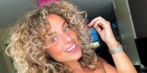 She fixed the camera with a playful smile and glanced. Eilish Flesch is de knapste krullenbol in Love Island 2020 ...