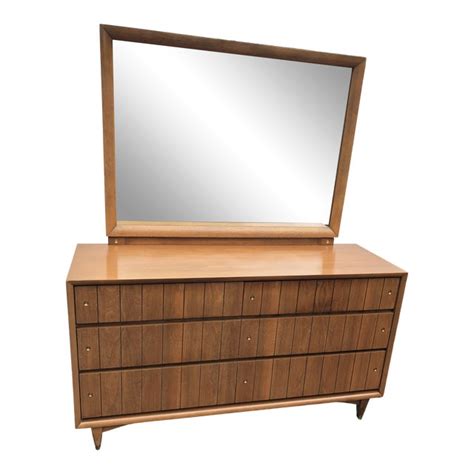 We accept credit cards with a 4% convenience fee, venmo & zelle. 1960s Mid Century Modern Kroehler Dresser With Mirror | Chairish