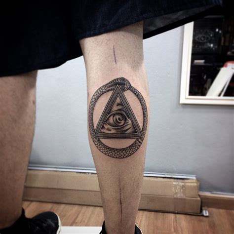 Der schmetterling steht aber auch für schönheit, symmetrie und ausgewogenheit. 60+ Mythische Ouroboros Tattoo-Ideen - was umhergeht kommt ...