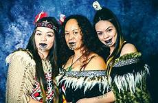 maori zealand women culture whanau māori costumes polynesian woman tahitian choose board