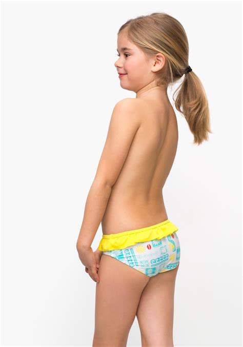 Ofrecen comodidad a los bebés o versatilidad a la hora de combinar con la parte superior de otros bikinis. Comprar Culetín estampado con volante DISNEY. ¡Aprovéchate ...