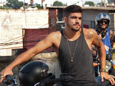 10 gifs que mostram que o Caio Castro está arrasando os ...
