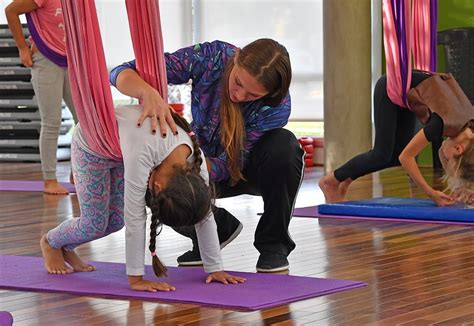 Sou praticante de hatha yoga há 11 anos. Yoga, Aeroyoga, y tela para chicos, los nuevos talleres ...