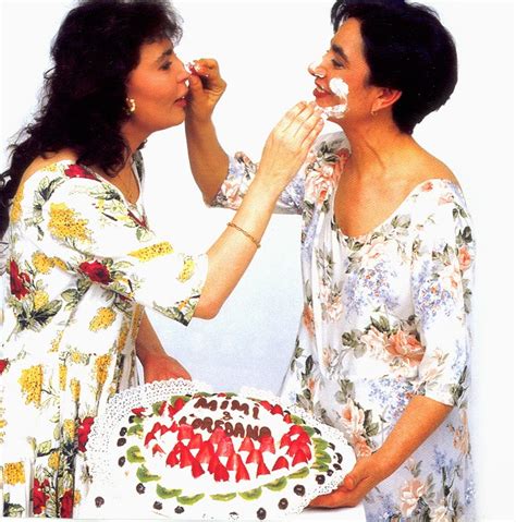 Le sorelle bertè decidono di gareggiare assieme all'edizione 1993 del festival di sanremo. carpe diem: Quella sera a Milano a cena con Mia Martini ...