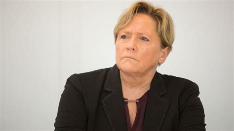 Kultusministerin susanne eisenmann ist spitzenkandidatin der cdu bei der landtagswahl in bw 2021. Susanne Eisenmann - aktuelle Themen, Nachrichten & Bilder ...