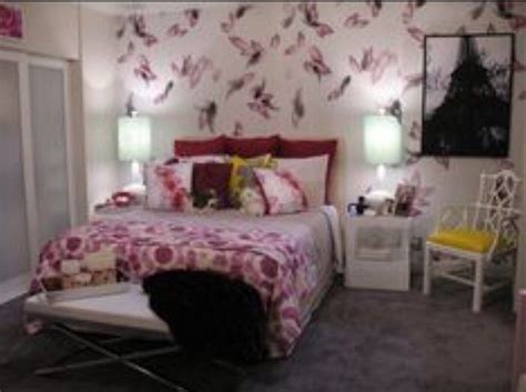 So it seemed only fair that i dedicated a blog post to analysing the decor in aria's beautiful bedroom. Hannah's room pretty little liars | Pretty bedroom, Room ...